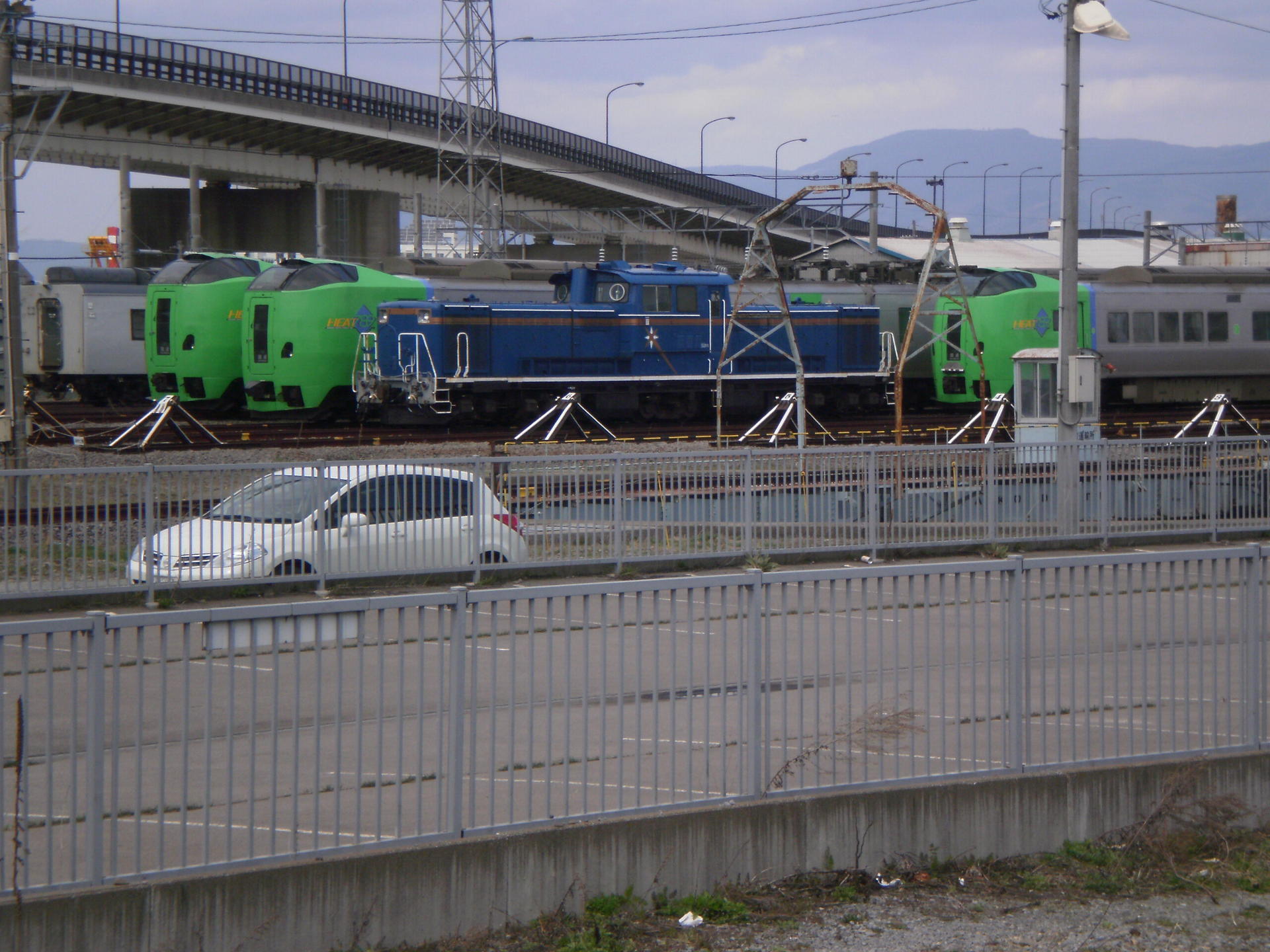 寝台特急「北斗星」牽引した「ＤＤ５１形ディーゼル機関車」、函館で
